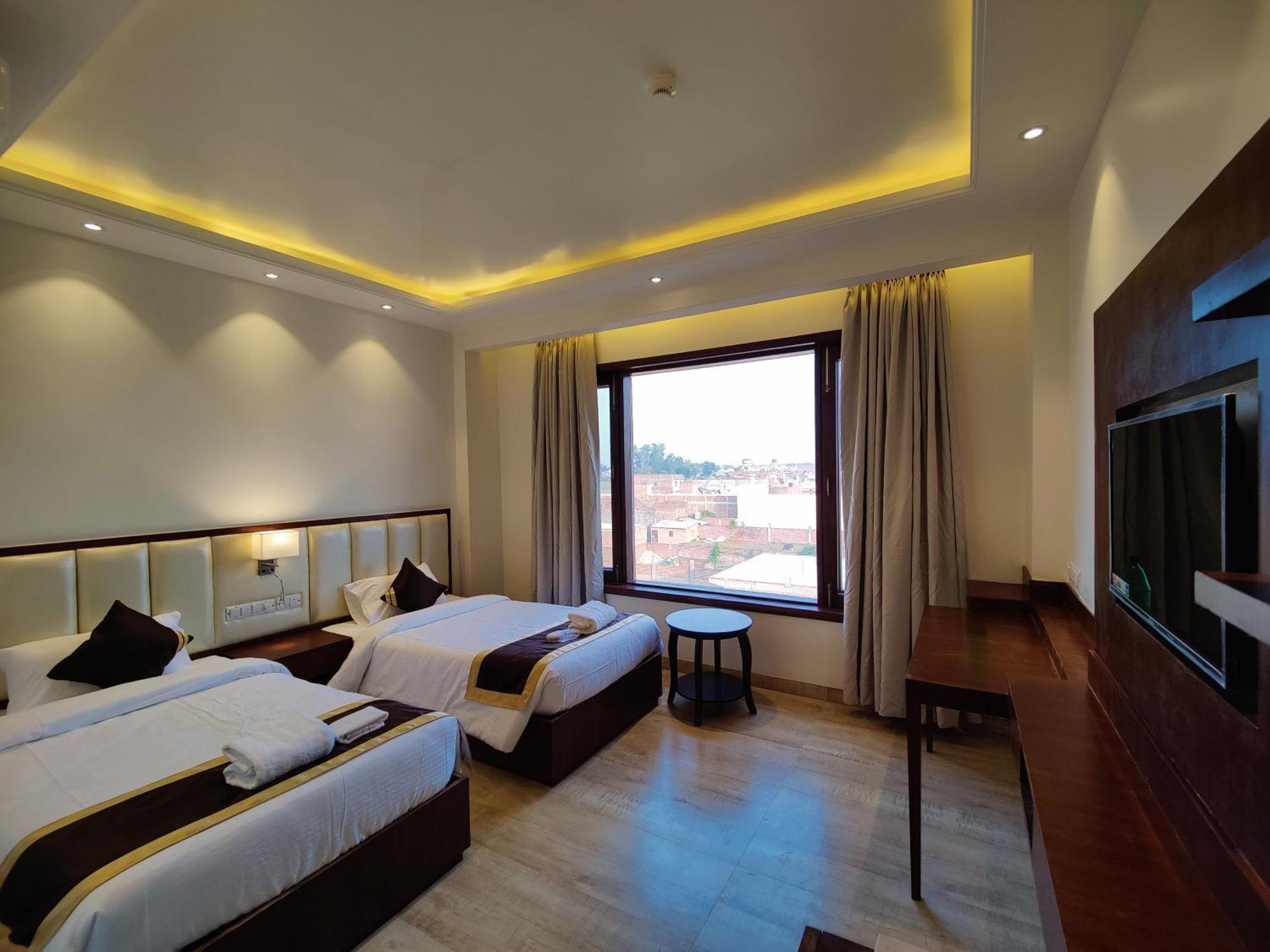 Mds Royal Resort Tulsipur Ngoại thất bức ảnh